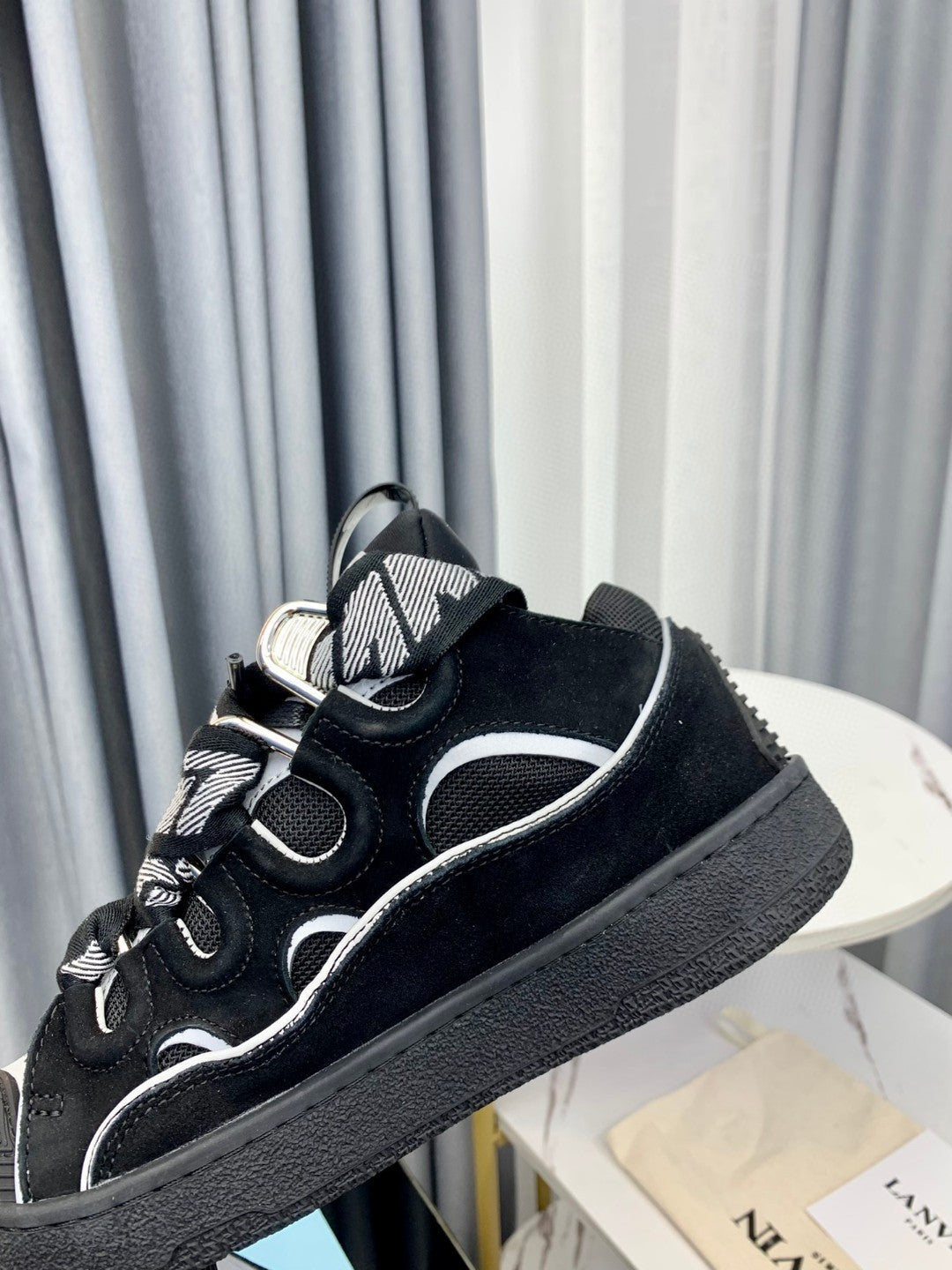 Lanvin  Curb
