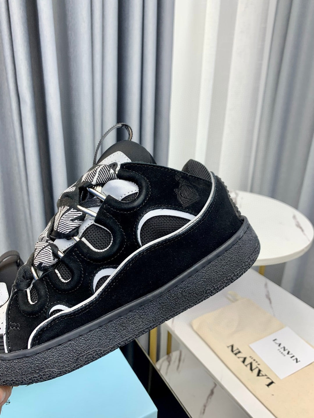 Lanvin  Curb