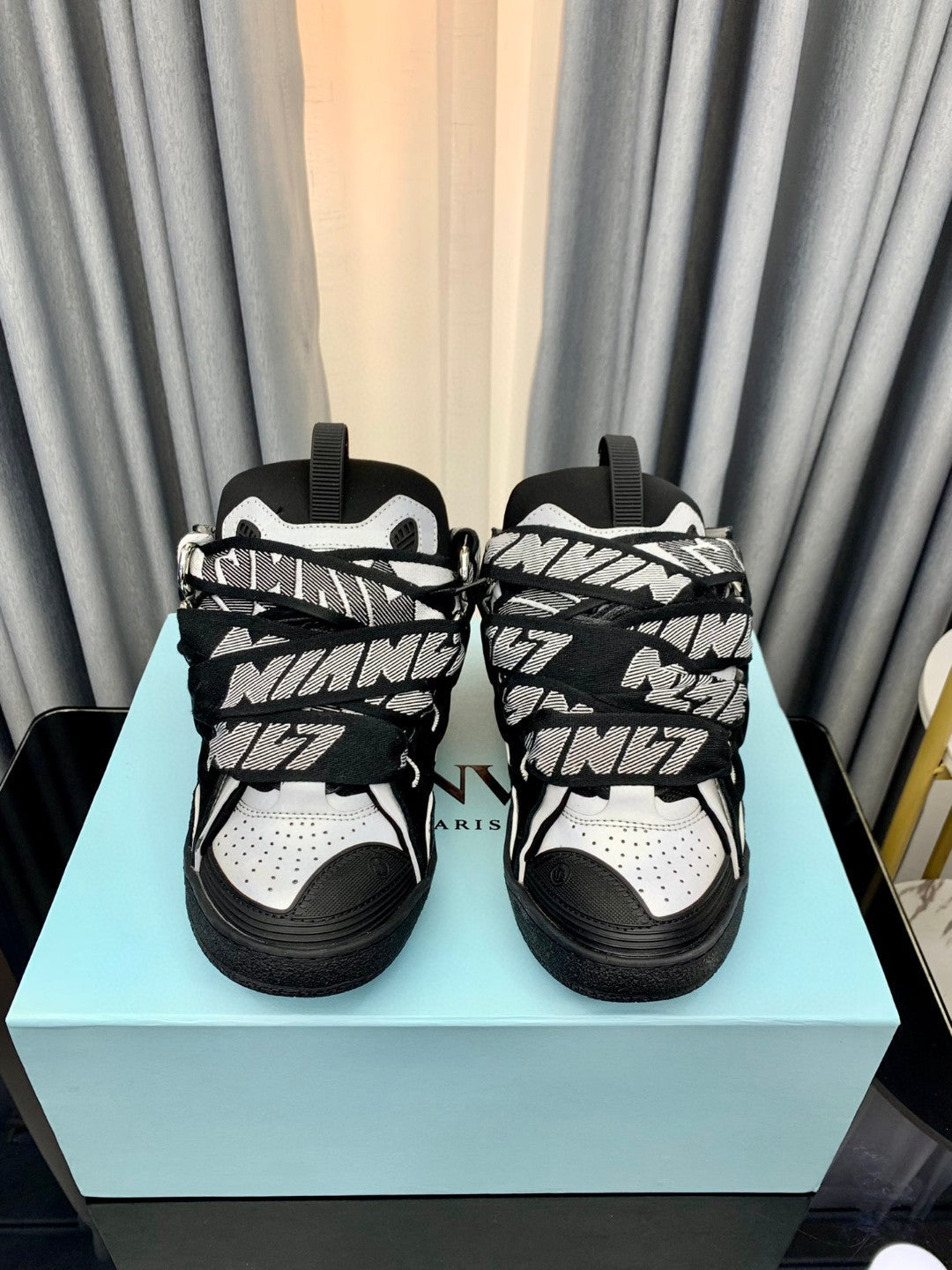Lanvin  Curb