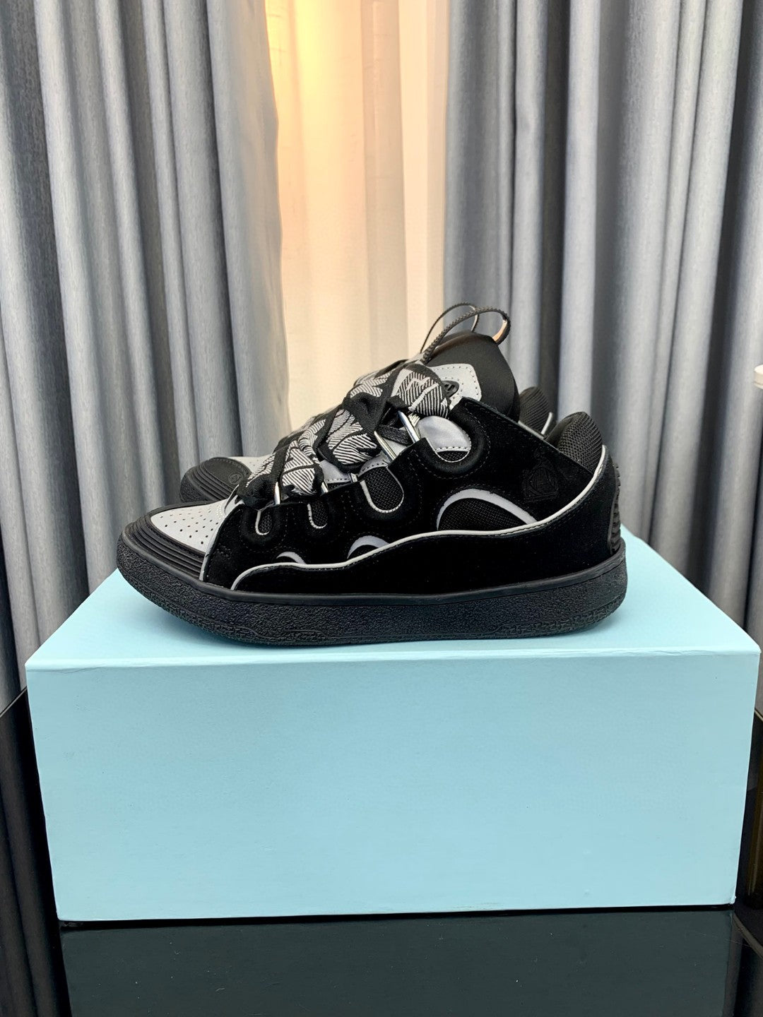 Lanvin  Curb