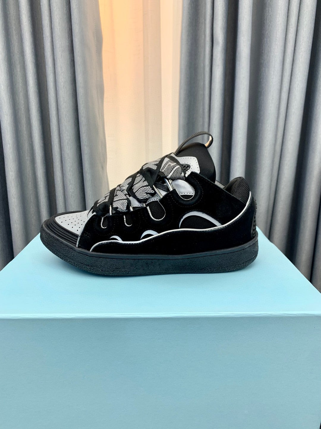 Lanvin  Curb