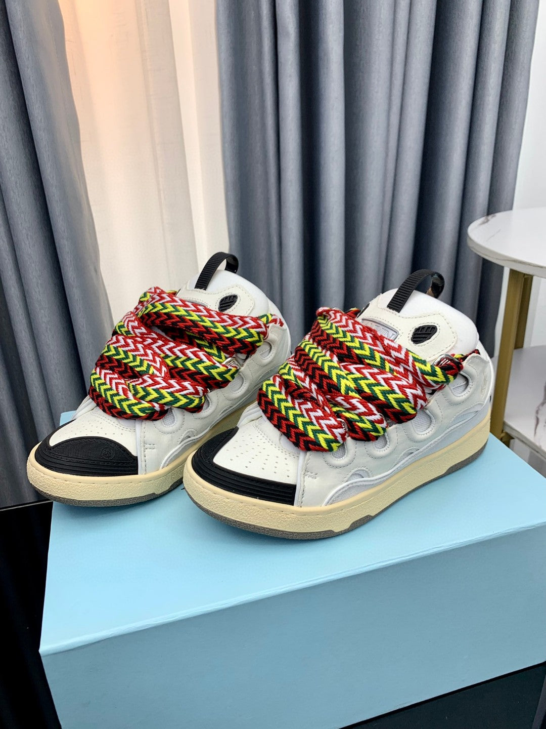 Lanvin  Curb
