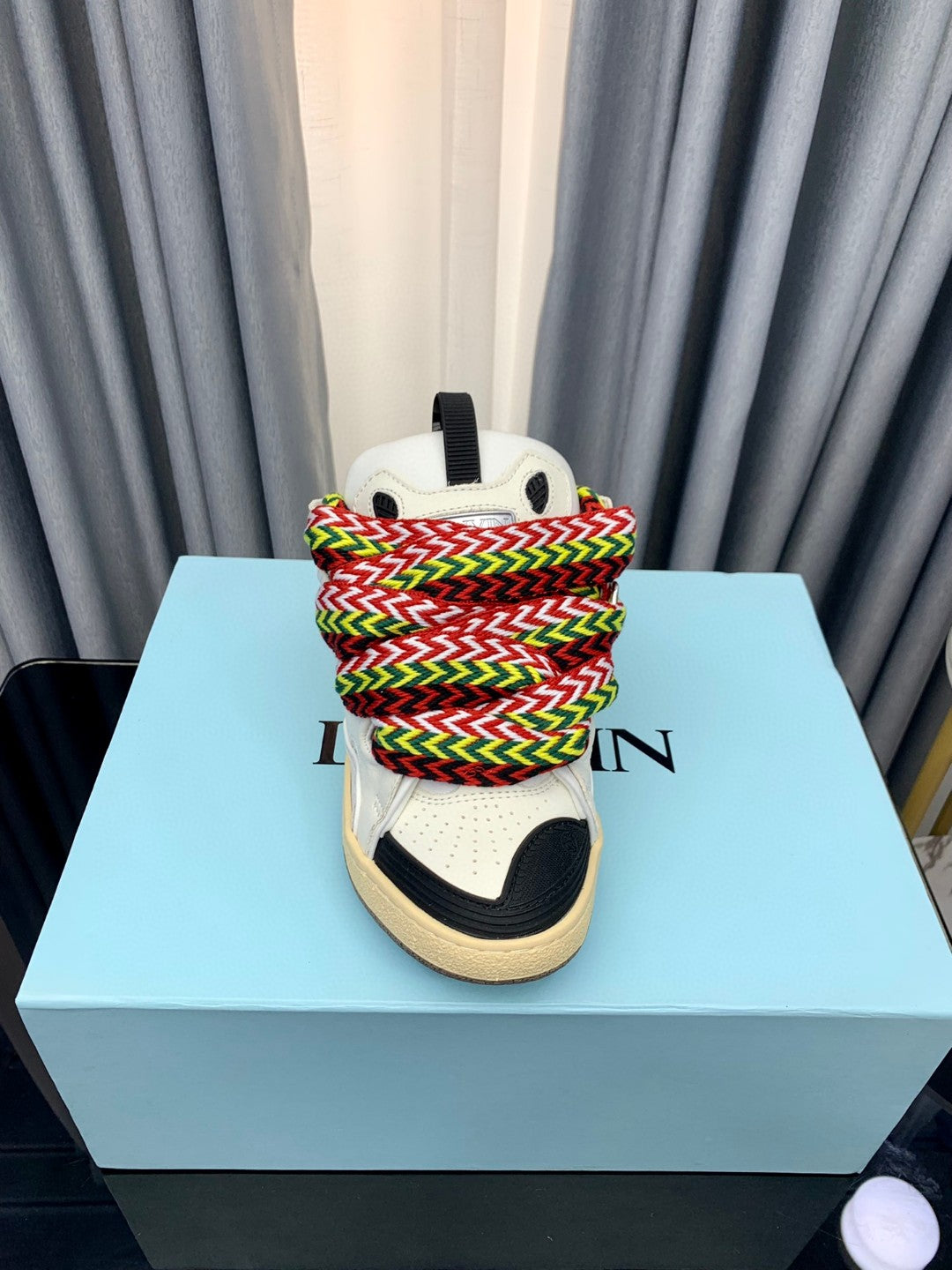 Lanvin  Curb
