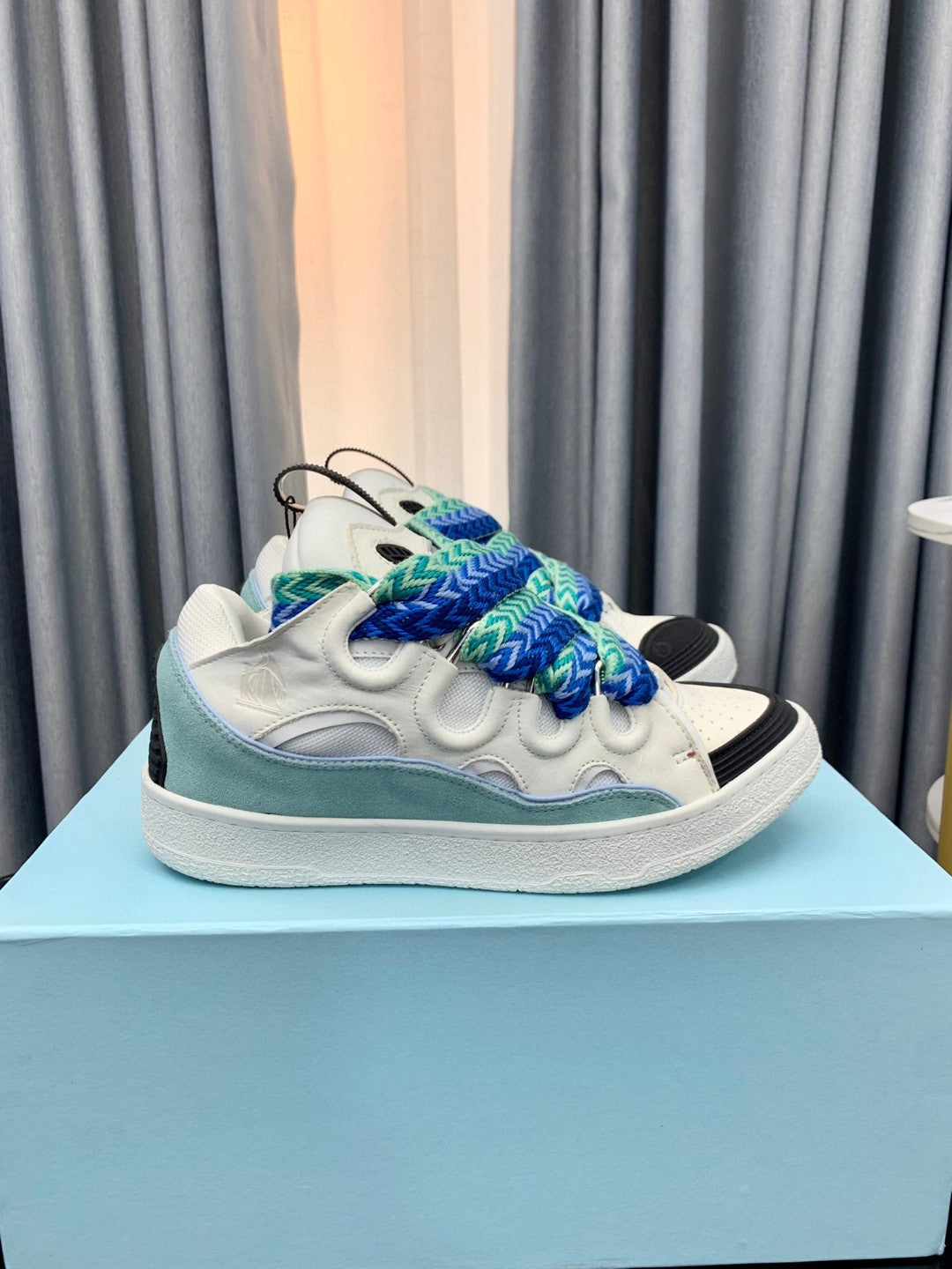 Lanvin  Curb