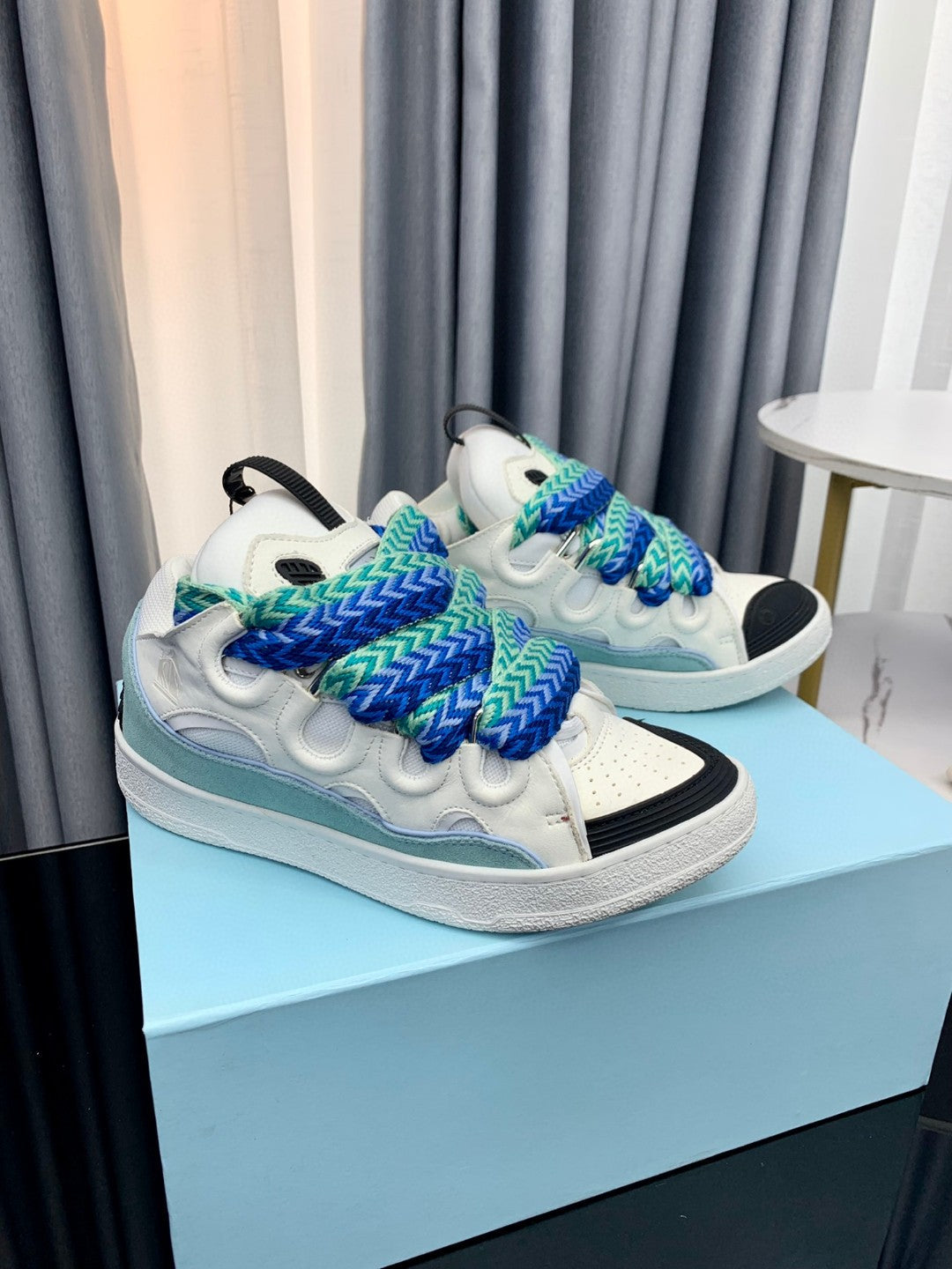 Lanvin  Curb