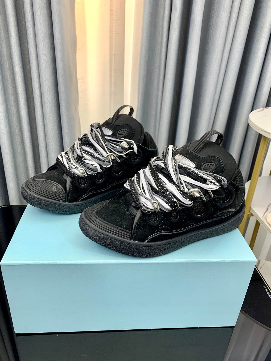 Lanvin  Curb