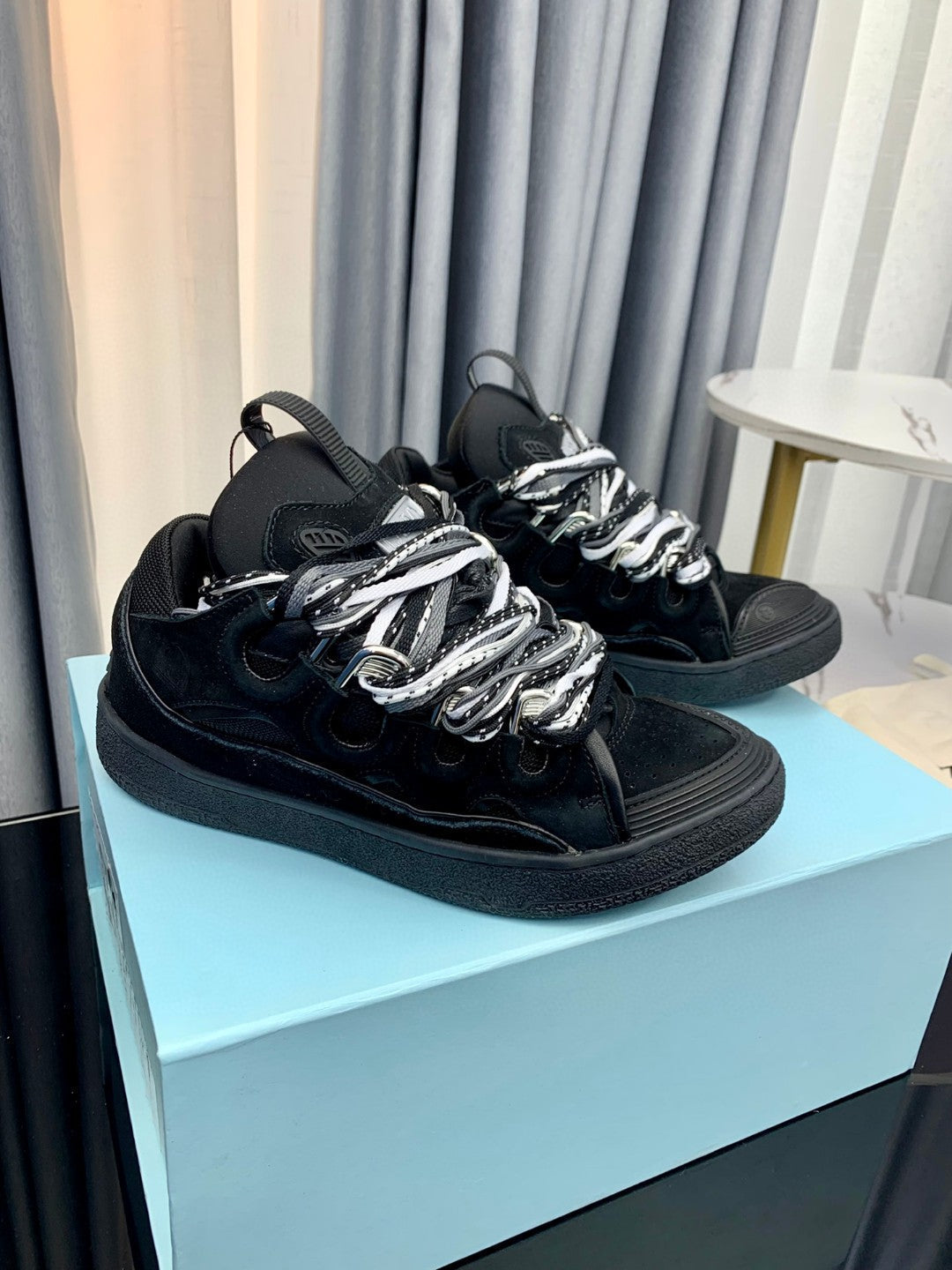 Lanvin  Curb