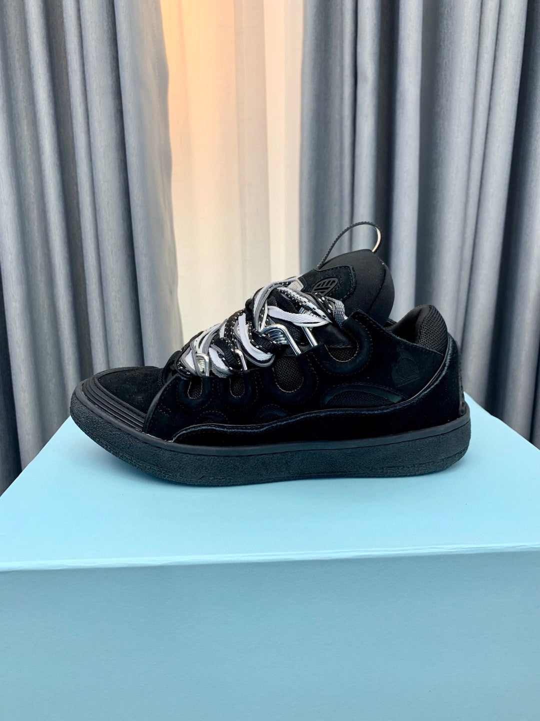Lanvin  Curb