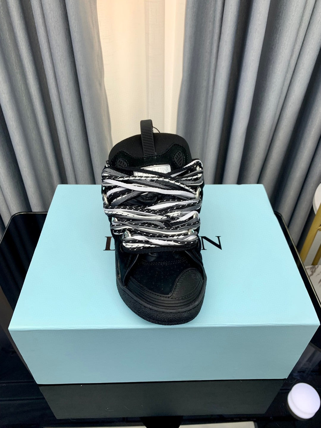 Lanvin  Curb