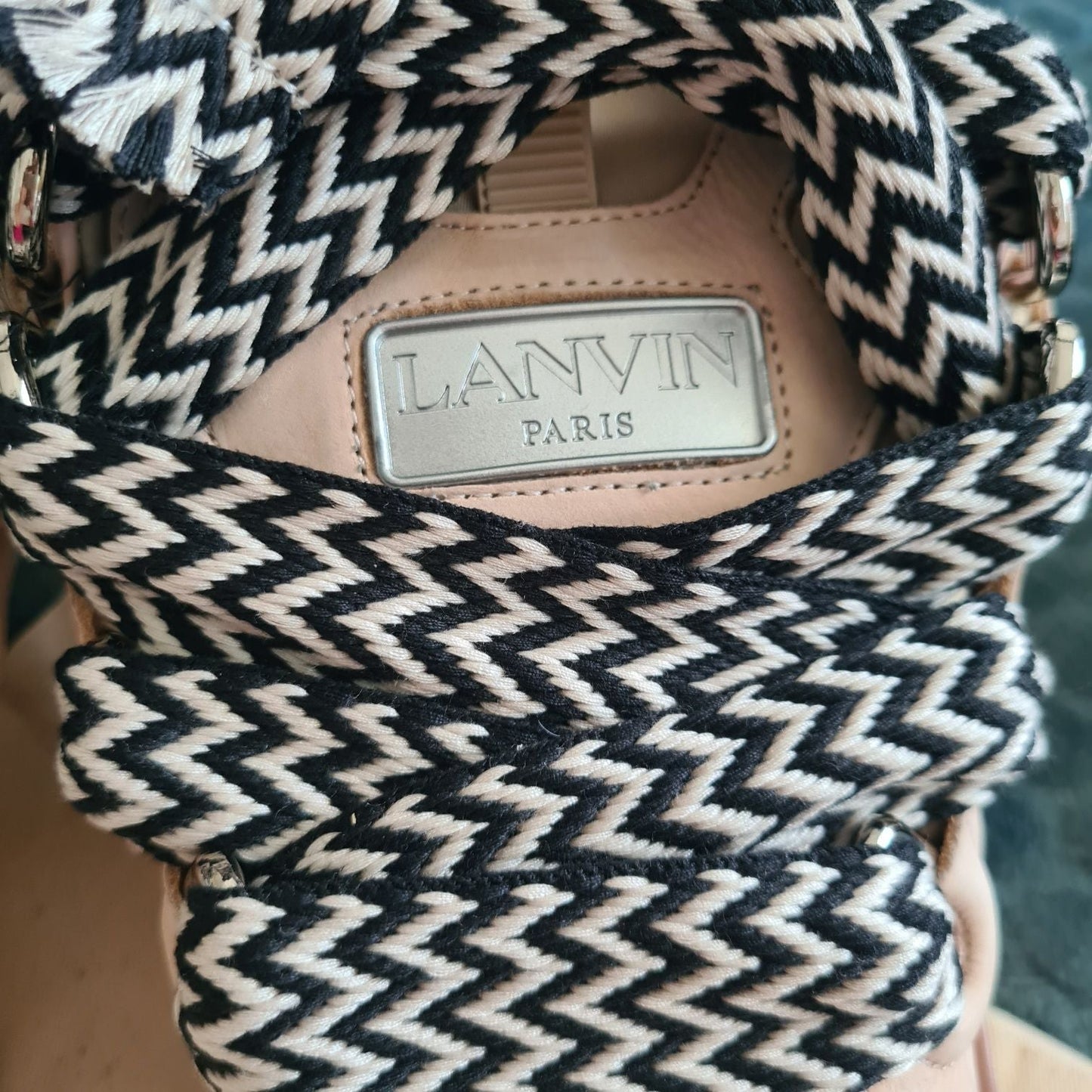 Lanvin  Curb