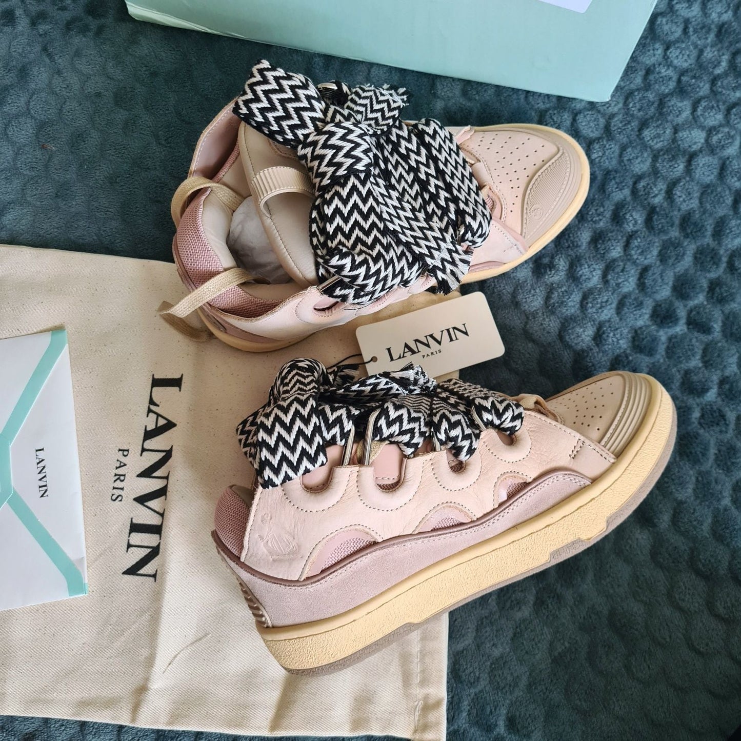 Lanvin  Curb