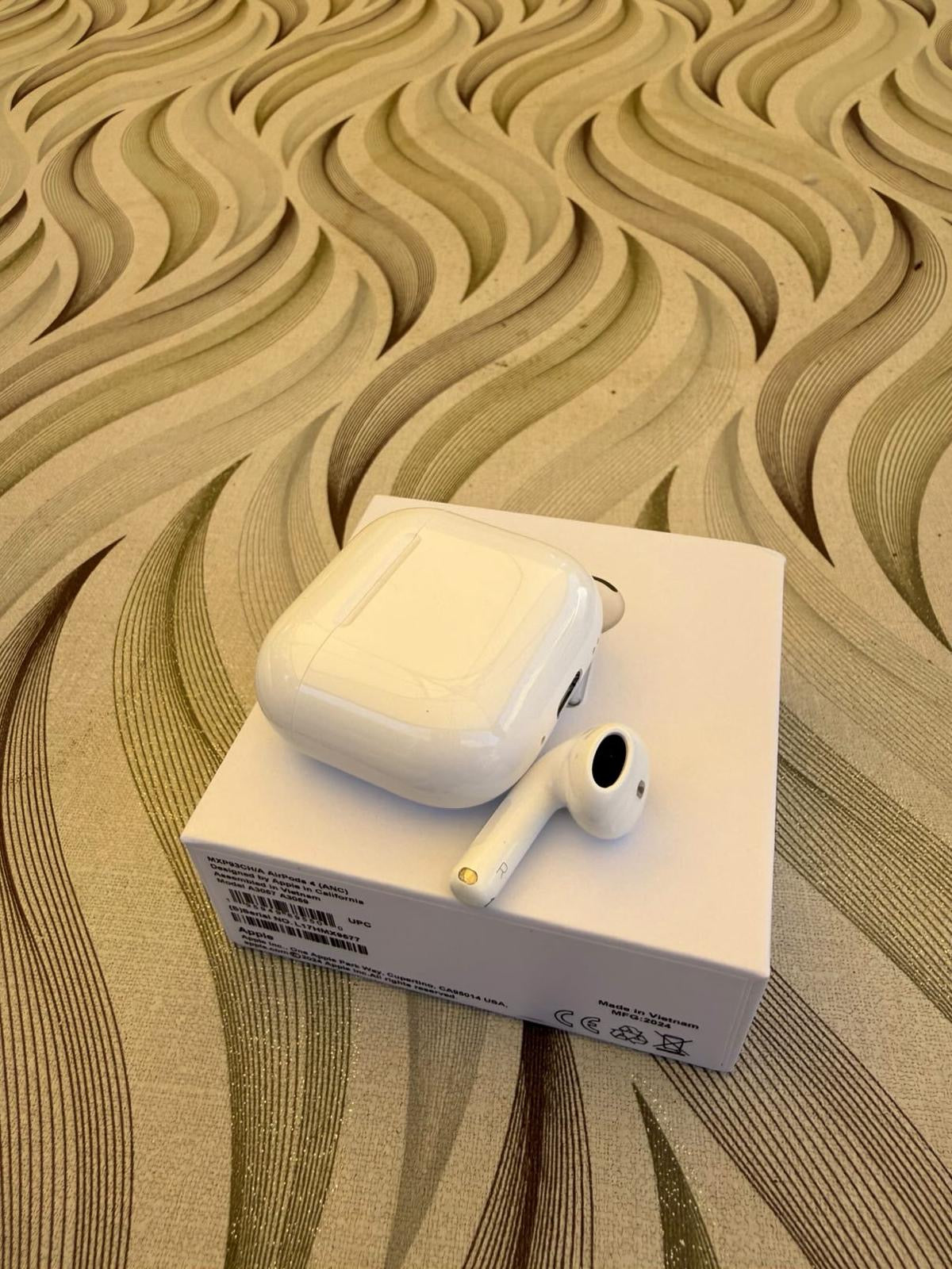 AirPods 4