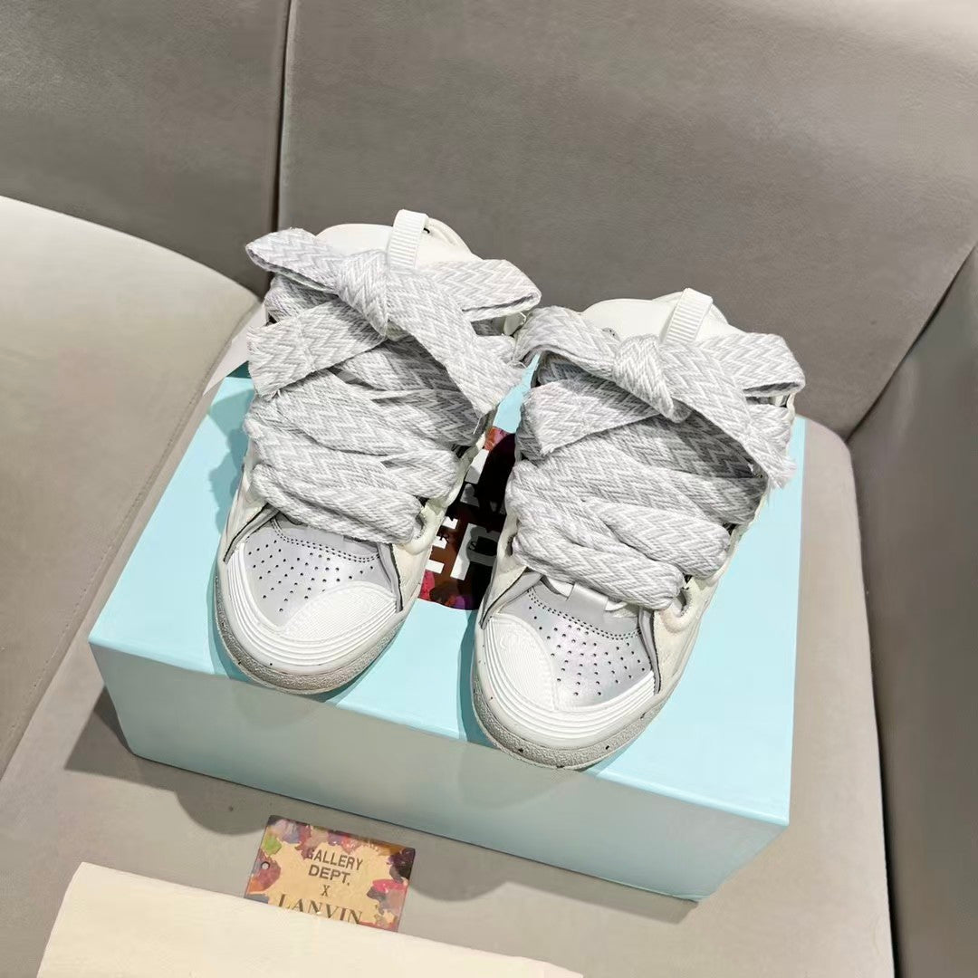 Lanvin  Curb