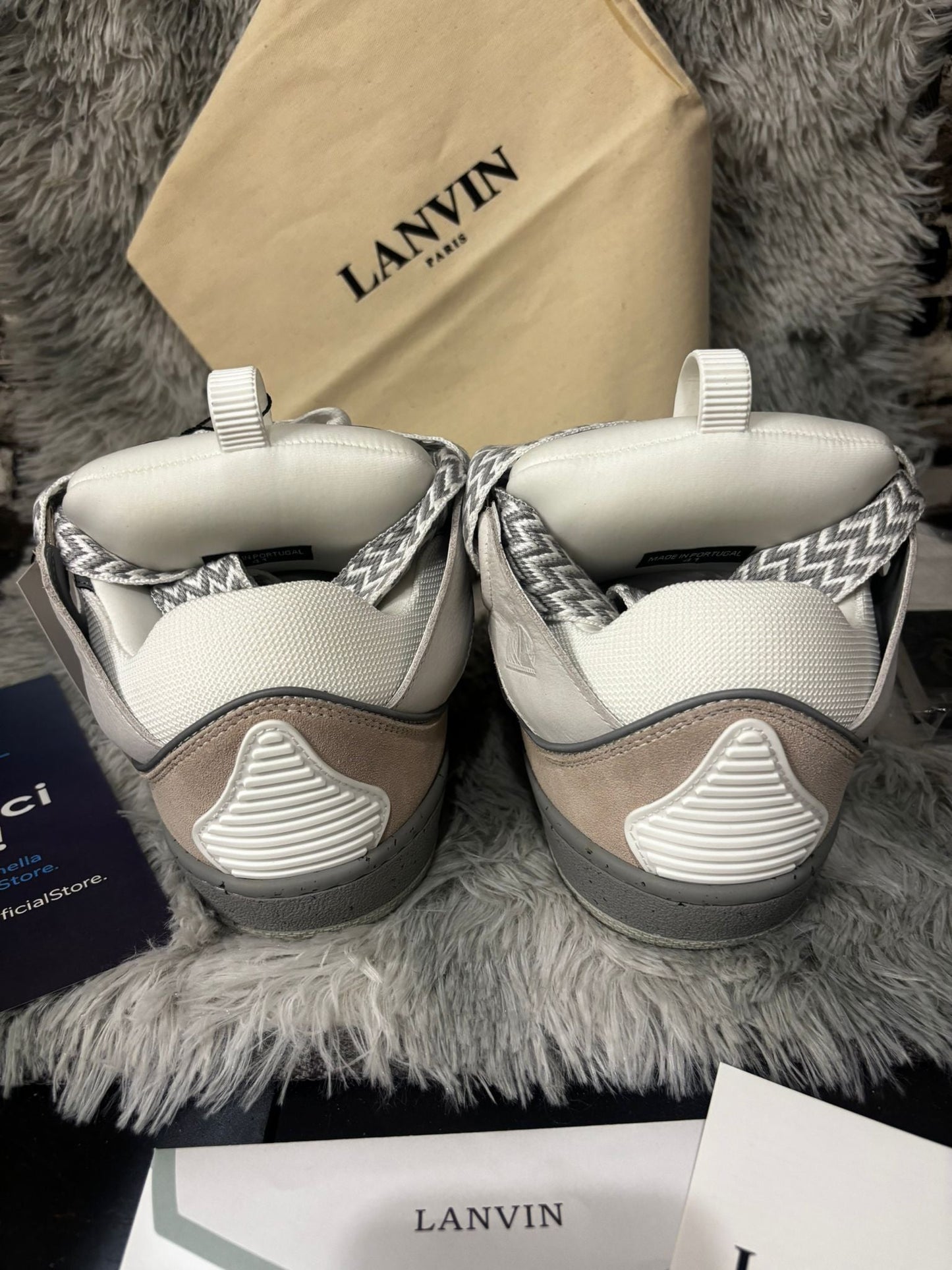 Lanvin  Curb